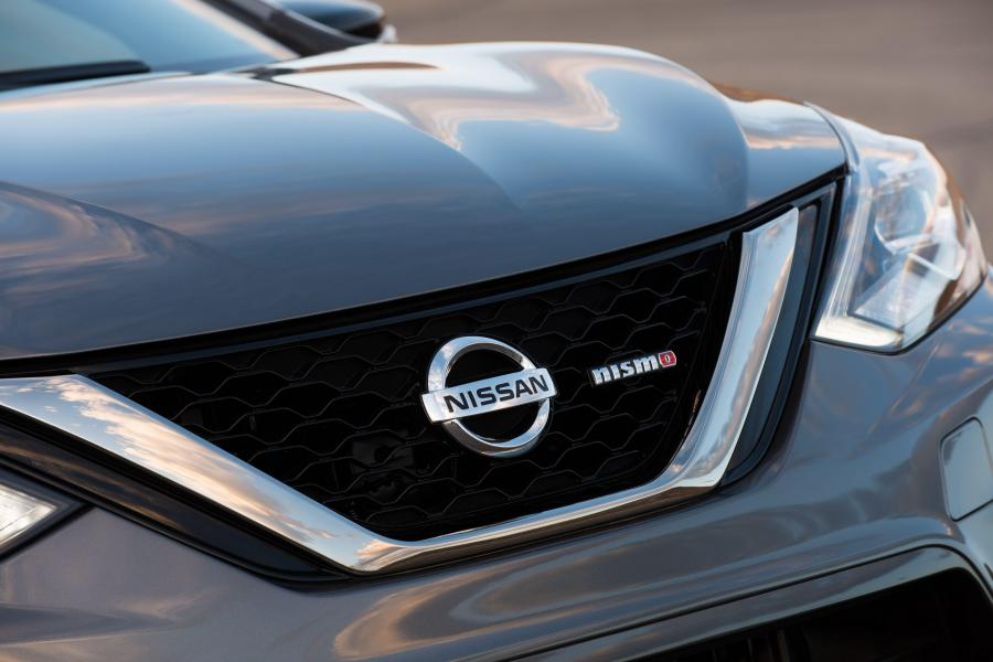 Логотип Nissan Sentra Nismo (B17) 2016 года  (фото 42 из 45)
